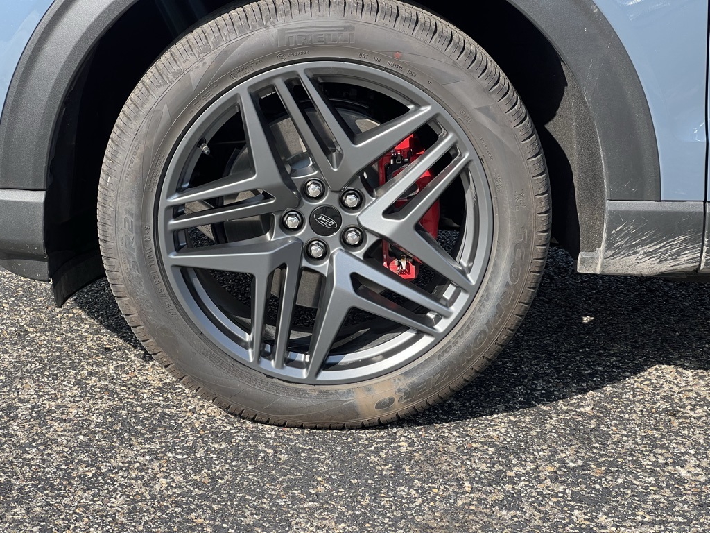 2025 Ford Explorer ST-Line photo 3