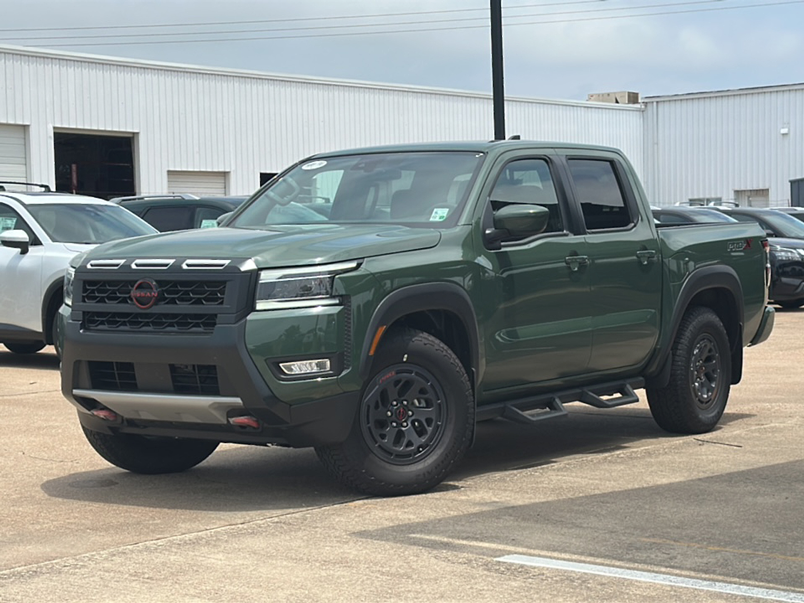2025 Nissan Frontier PRO-X Crew Cab photo 2