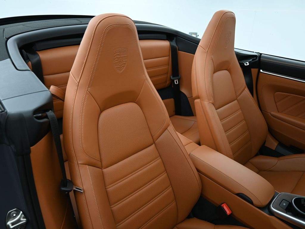 2025 Porsche 911 photo 10