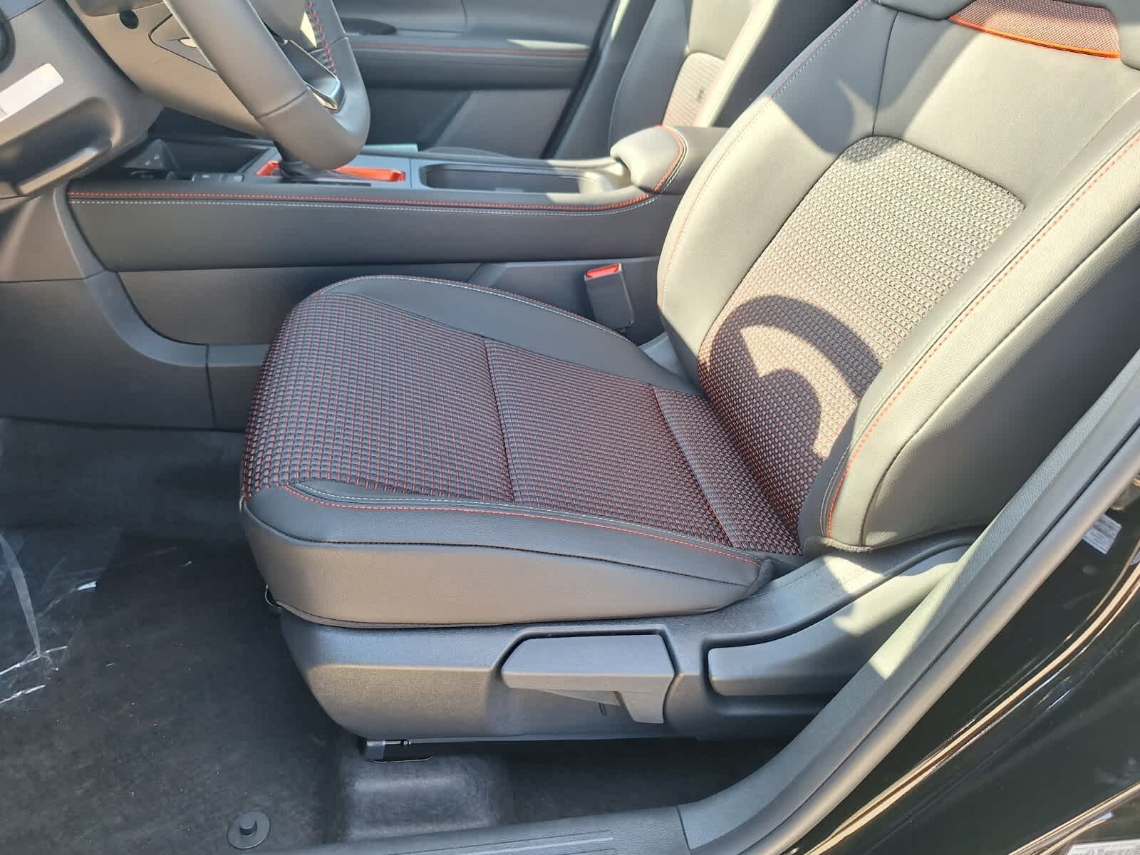 2026 Nissan Kicks SR photo 9