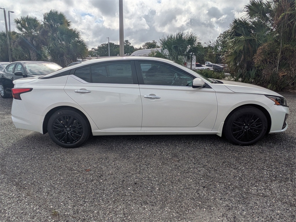 2025 Nissan Altima 2.5 SV photo 2