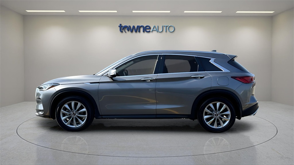 2022 Infiniti QX50 Essential photo 2
