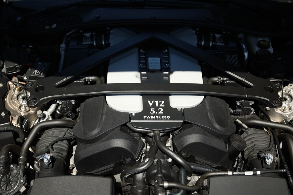 2023 Aston Martin Vantage photo 19