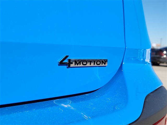 2025 Volkswagen Taos SE photo 4