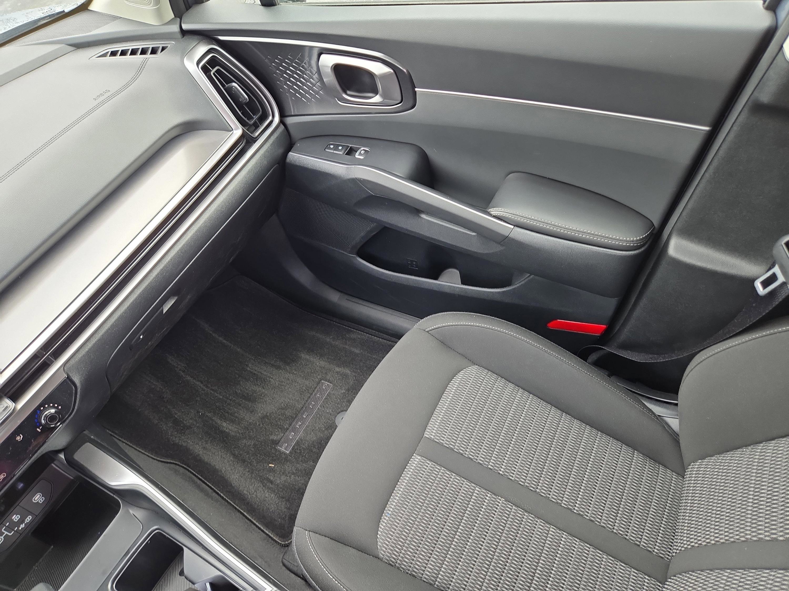 2025 Kia Sorento LX photo 10