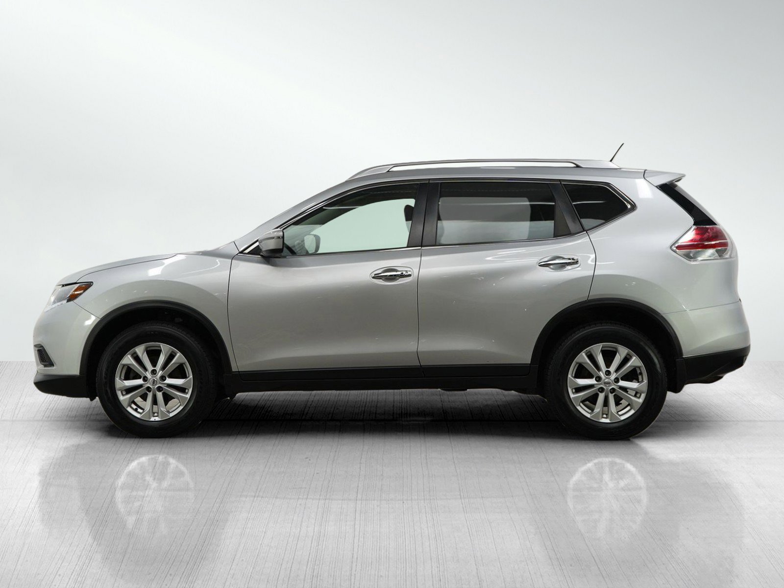 Used 2016 Nissan Rogue SV with VIN KNMAT2MV4GP718732 for sale in Hopkins, Minnesota