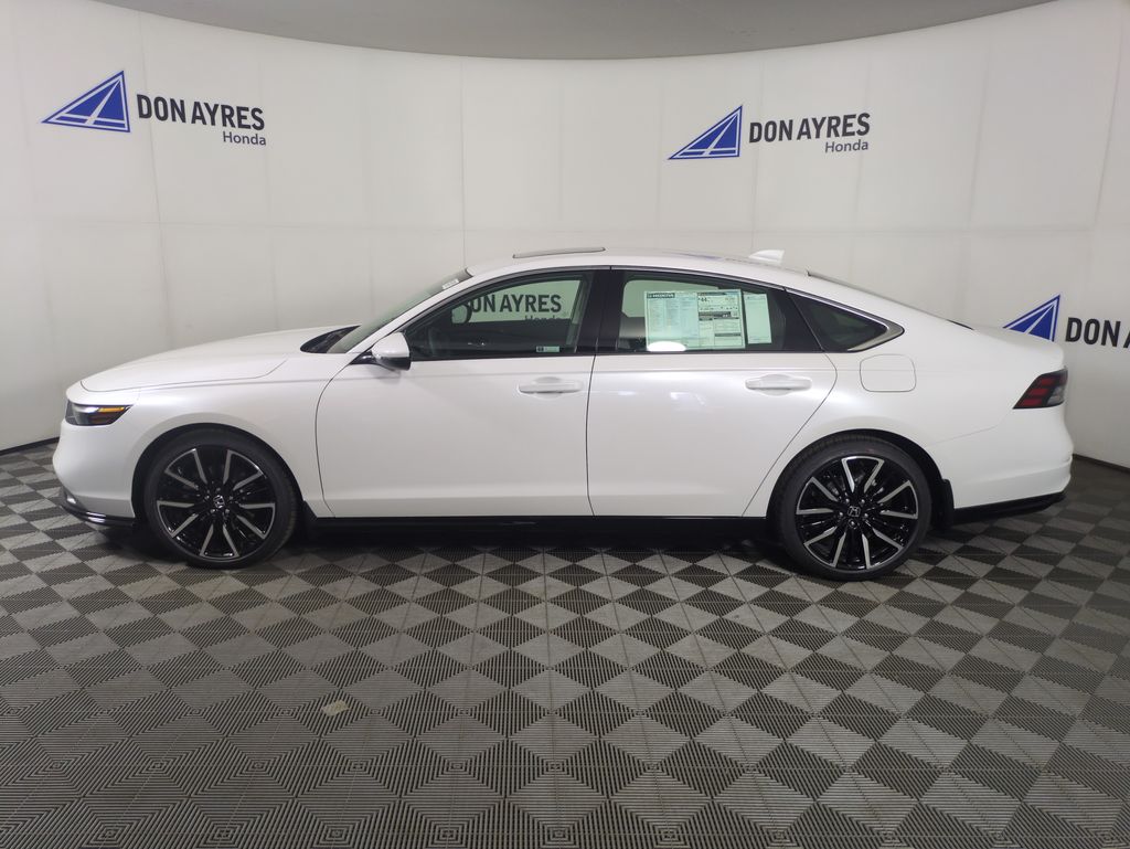 2025 Honda Accord Hybrid Touring photo 2