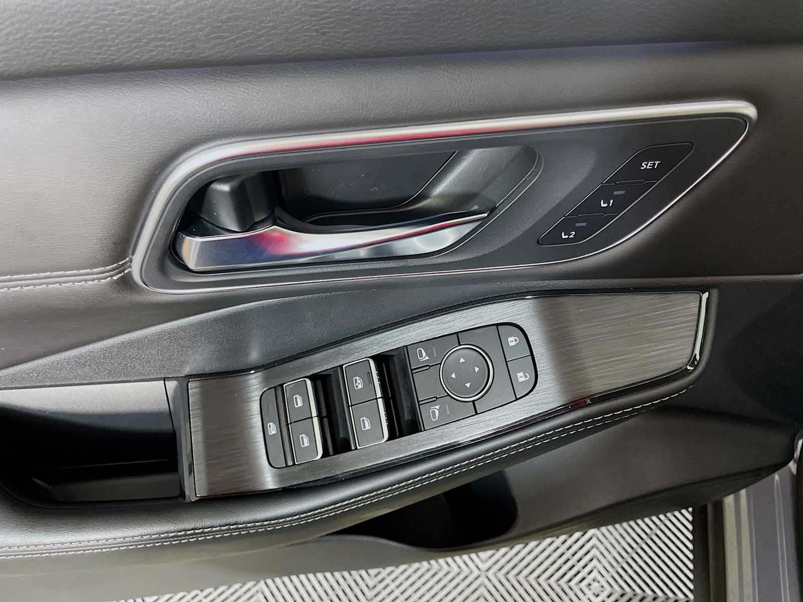 2024 Nissan Rogue Platinum photo 15