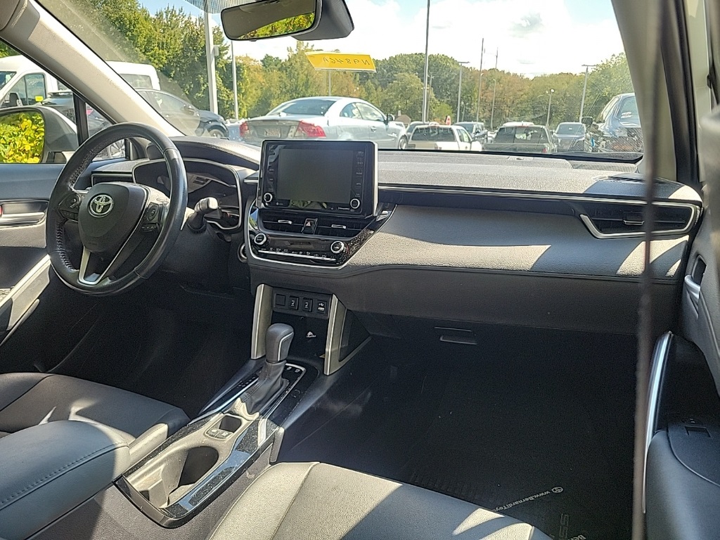 2022 Toyota Corolla Cross XLE photo 9
