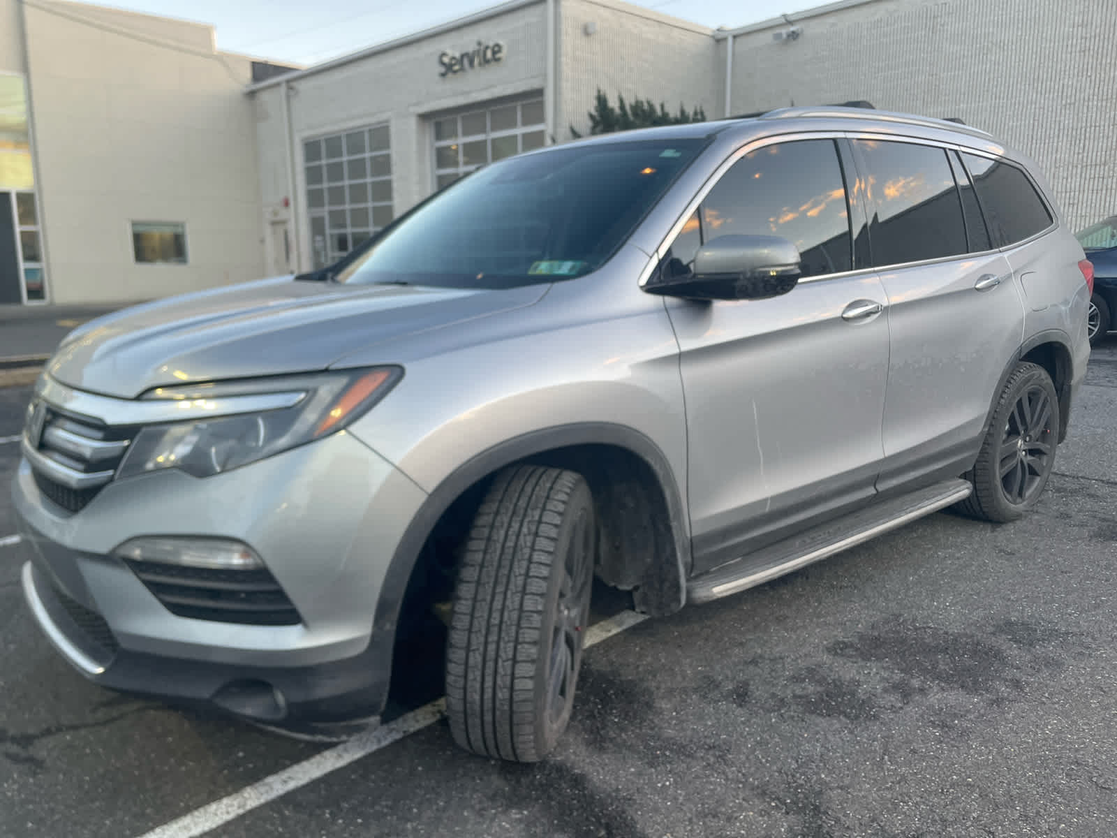 2016 Honda Pilot Elite's photo