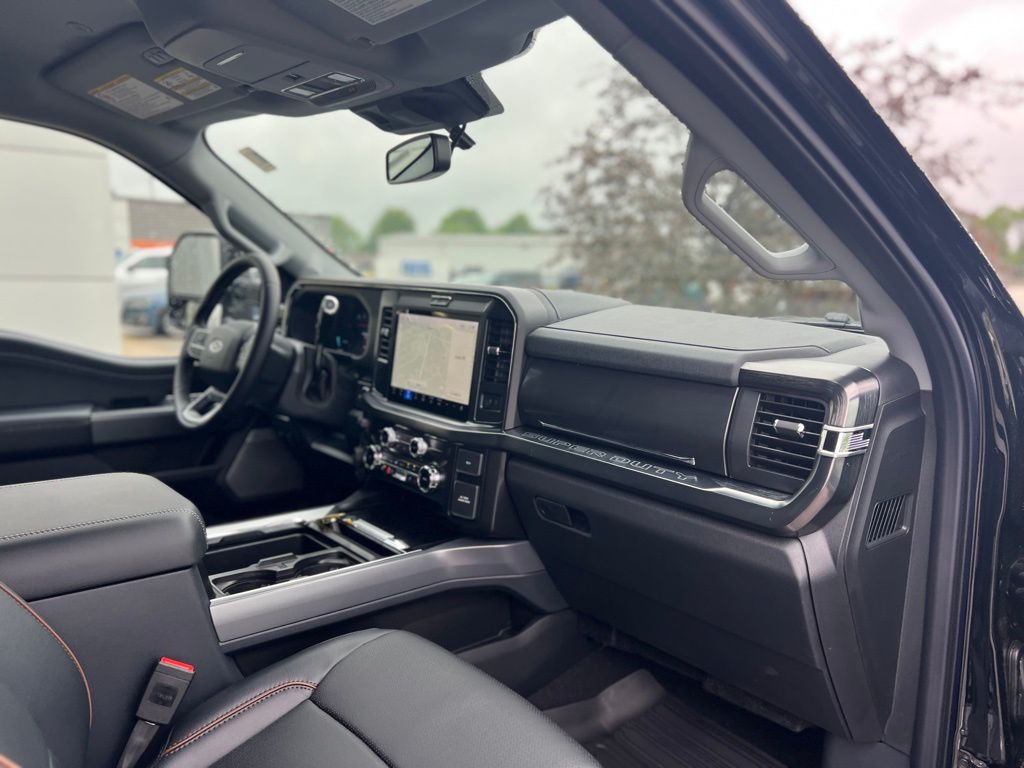 2025 Ford F-250 Lariat photo 37
