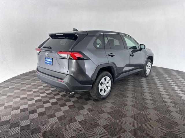 2024 Toyota RAV4 LE photo 4