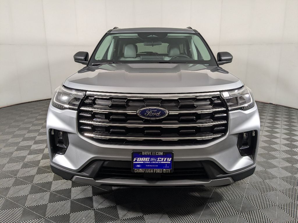 2025 Ford Explorer photo 3