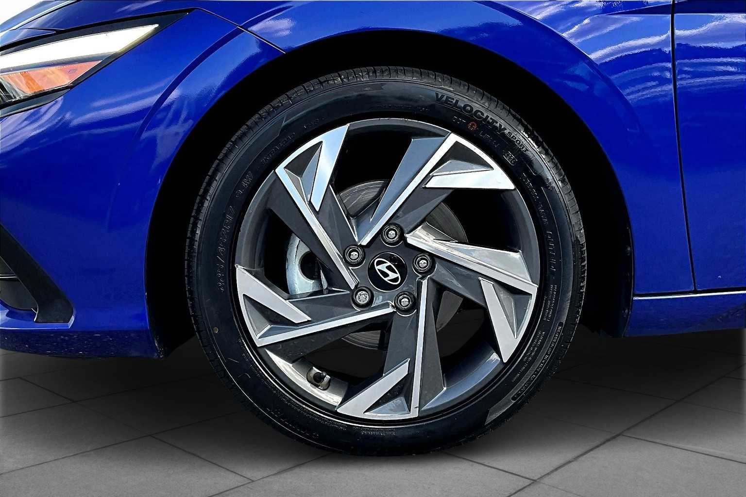2024 Hyundai Elantra SEL Convenience photo 9