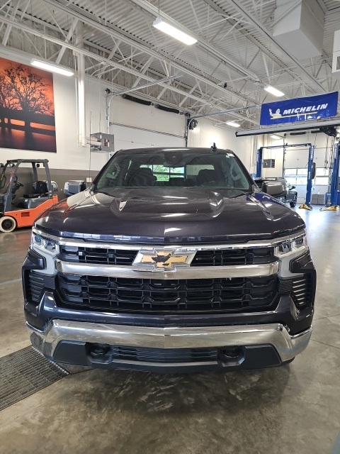 2022 Chevrolet Silverado 1500 LT photo 2