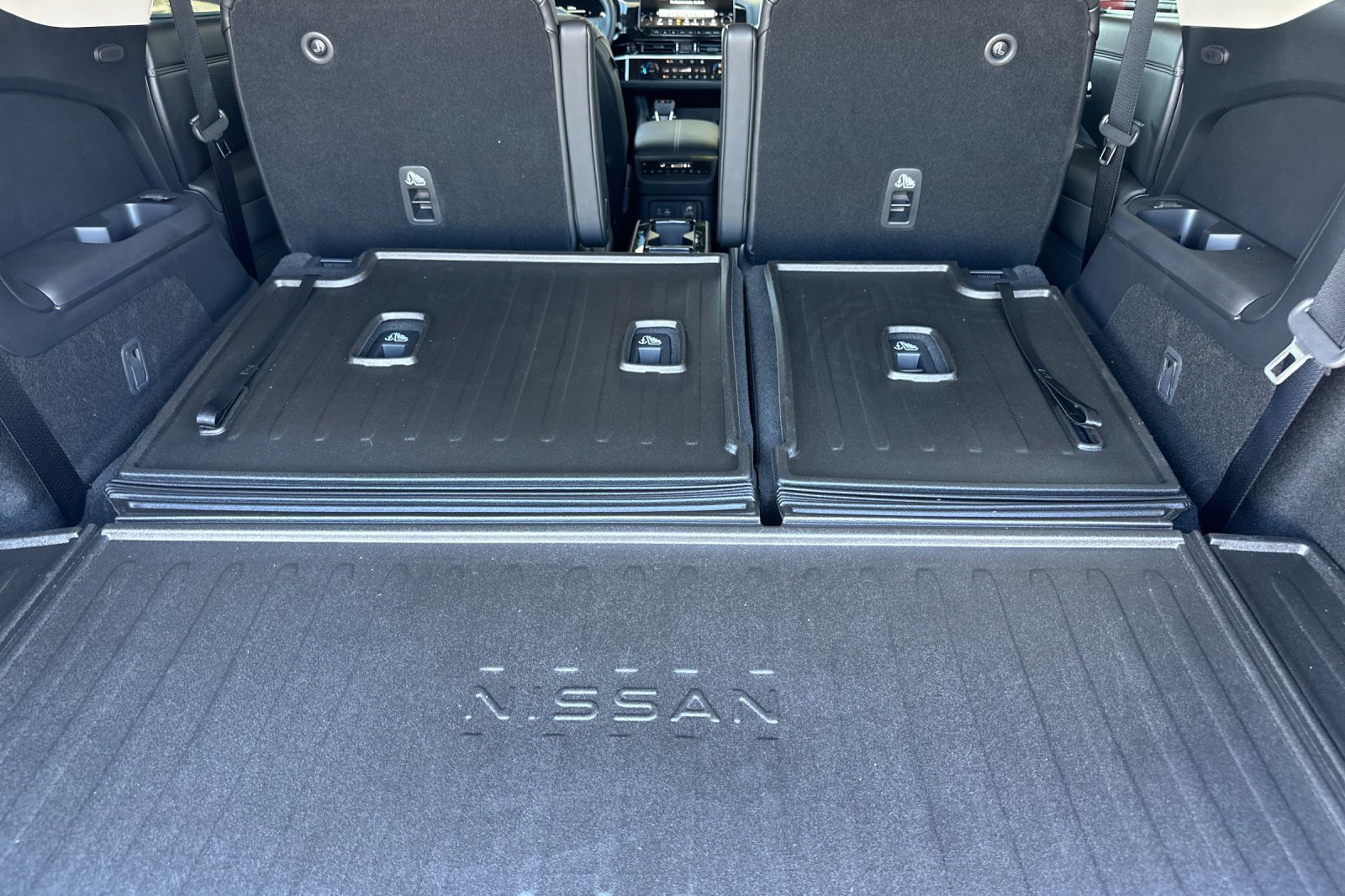 2025 Nissan Pathfinder Platinum photo 16