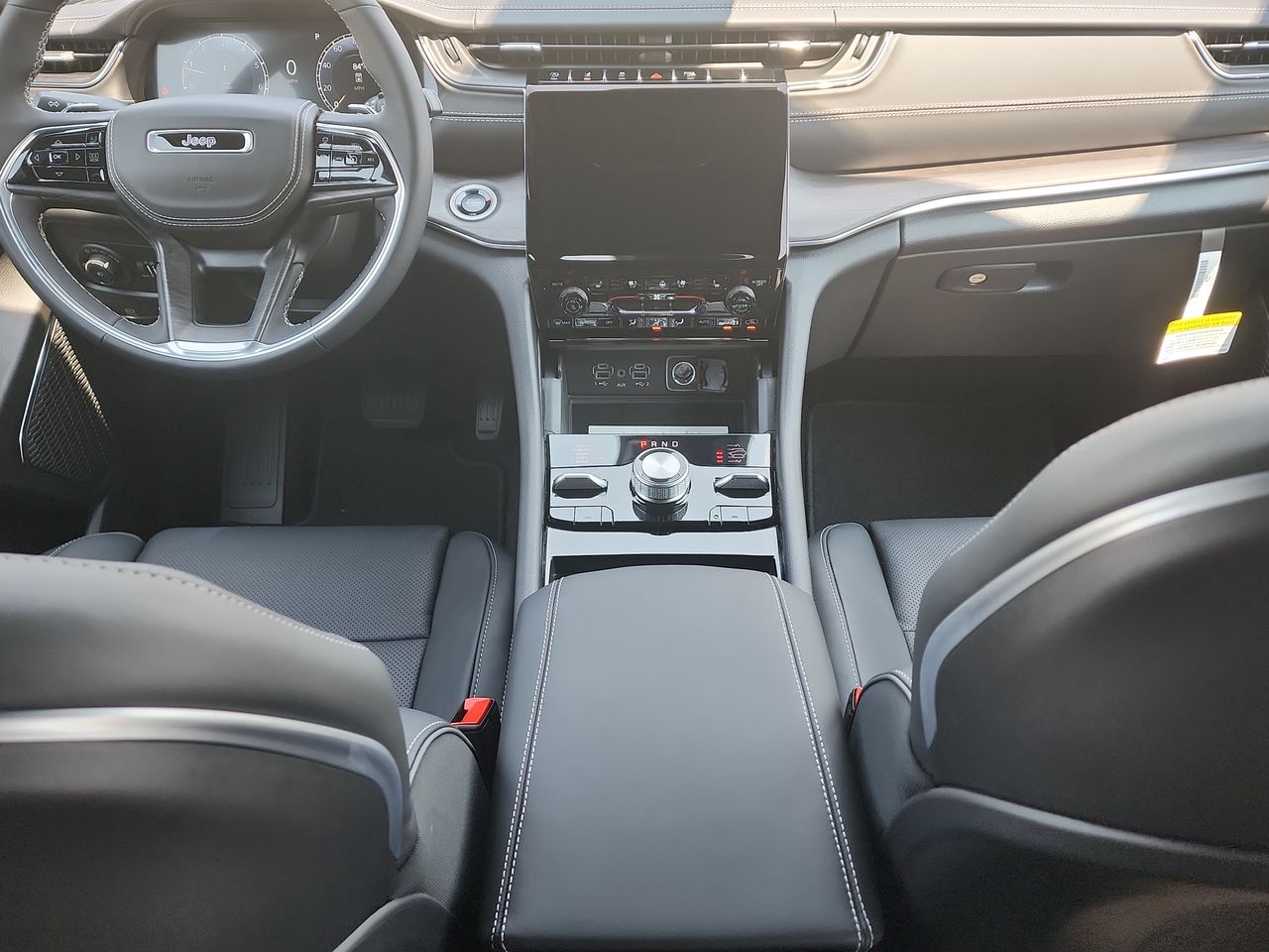 2025 Jeep Grand Cherokee Overland photo 22