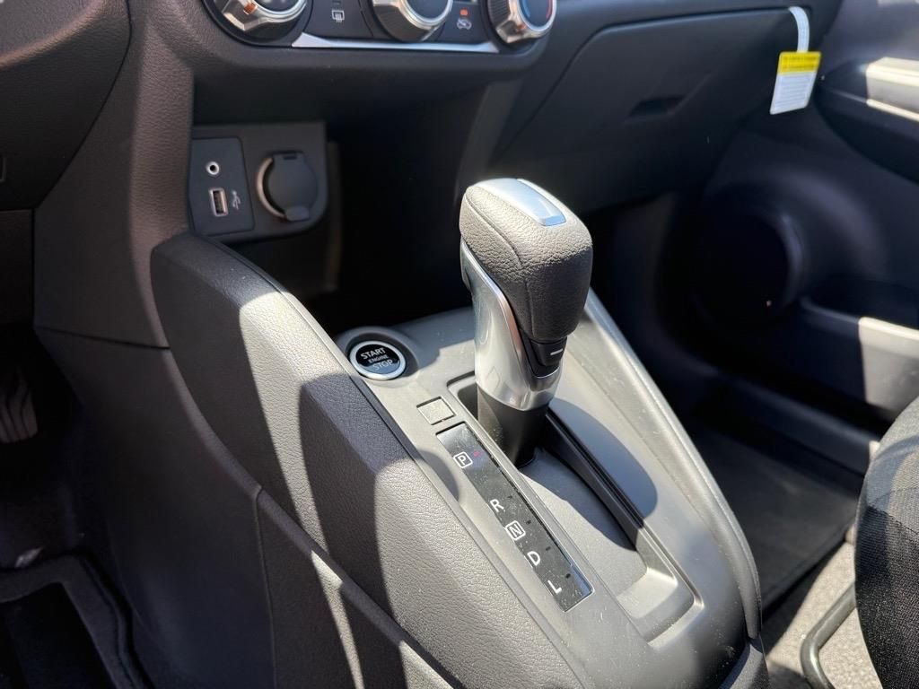 2025 Nissan Kicks Play S photo 9