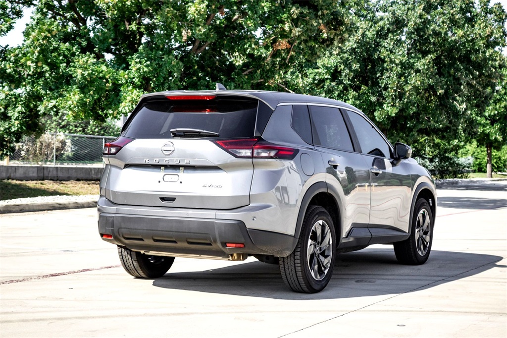 2024 Nissan Rogue SV photo 4