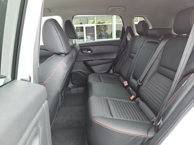 2026 Nissan Rogue SV photo 17