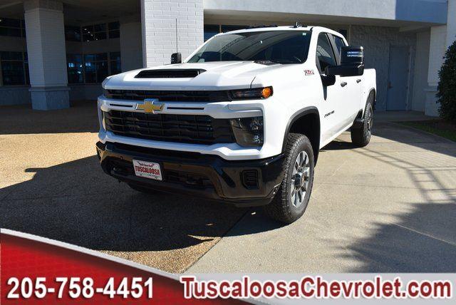2025 Chevrolet Silverado 2500HD Custom photo 4