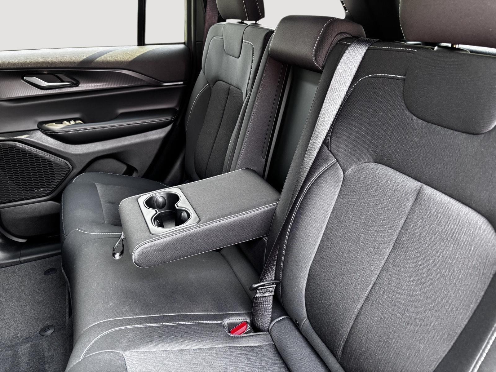 2025 Jeep Grand Cherokee Laredo photo 28