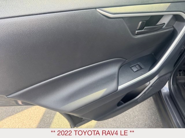2022 Toyota RAV4 LE photo 14