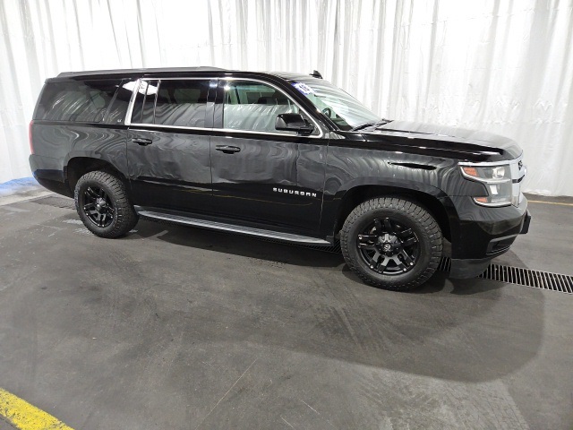 2018 Chevrolet Suburban LT photo 2