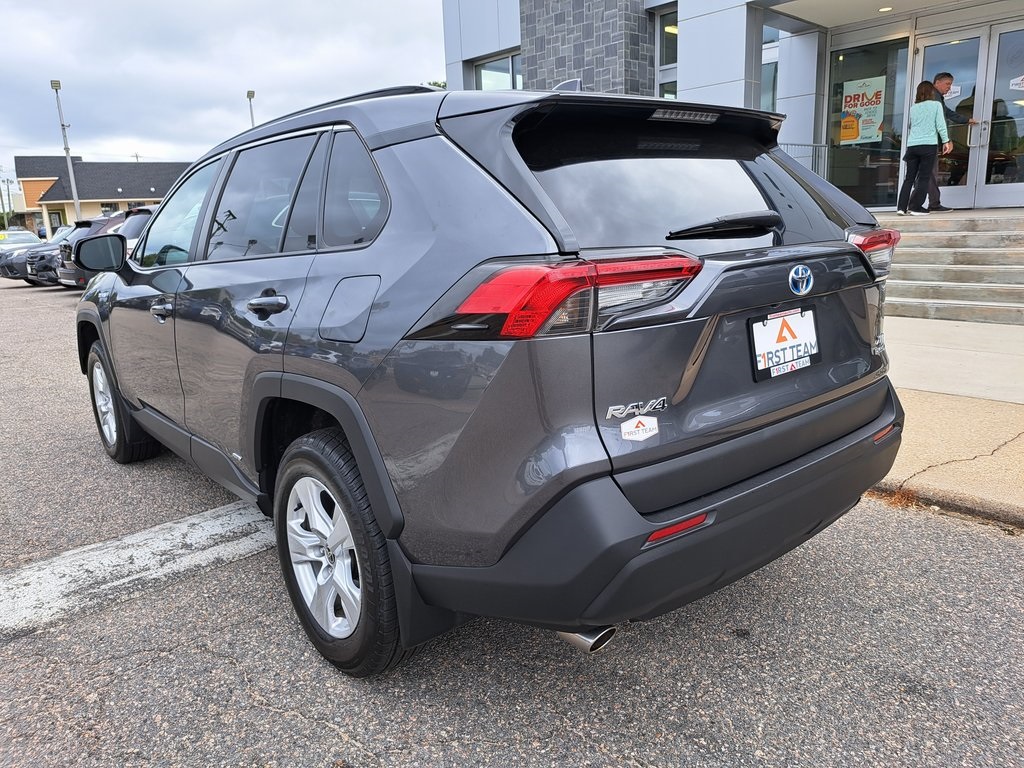 2021 Toyota RAV4 Hybrid XLE photo 3