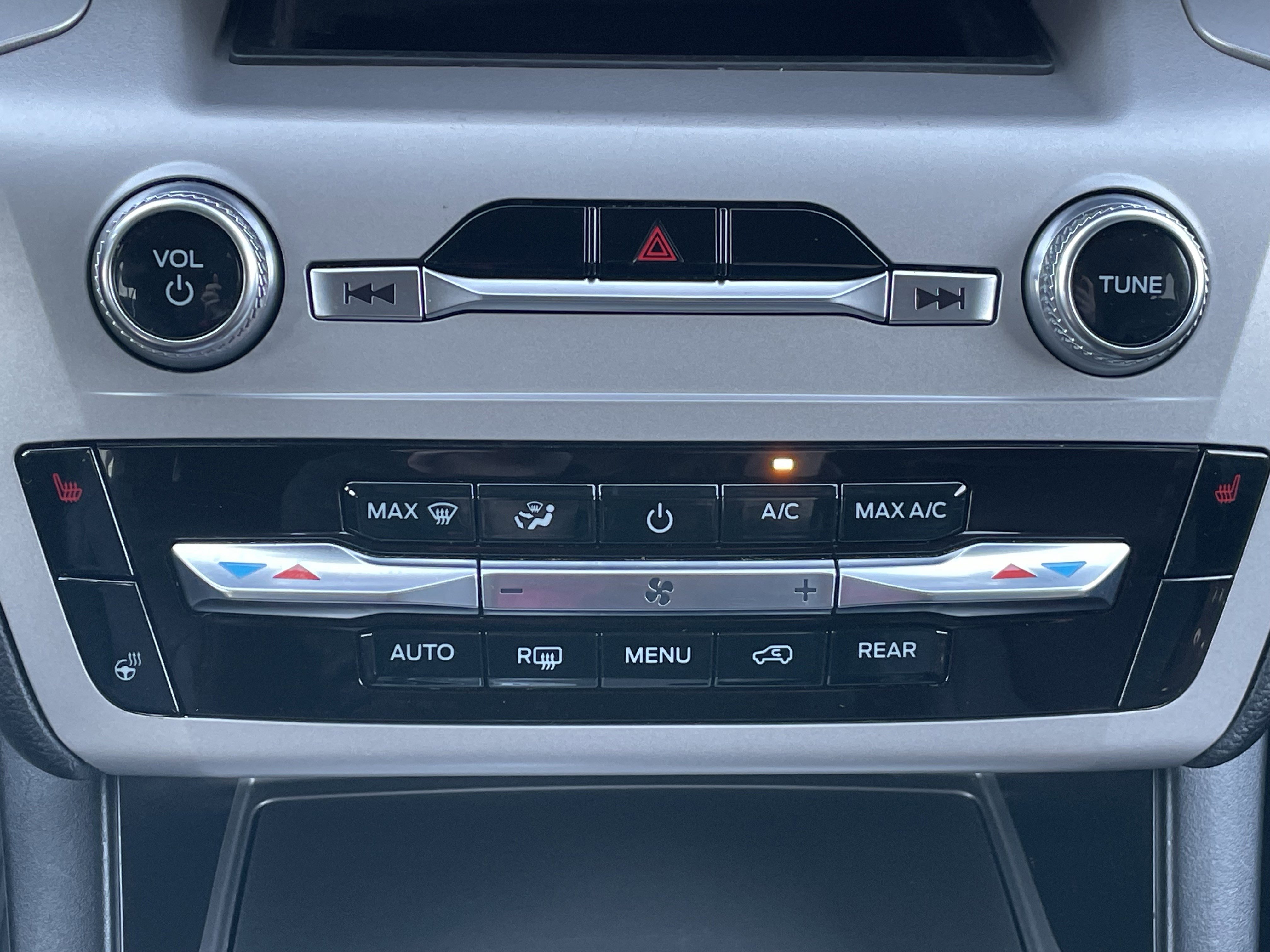 2023 Ford Explorer XLT photo 3