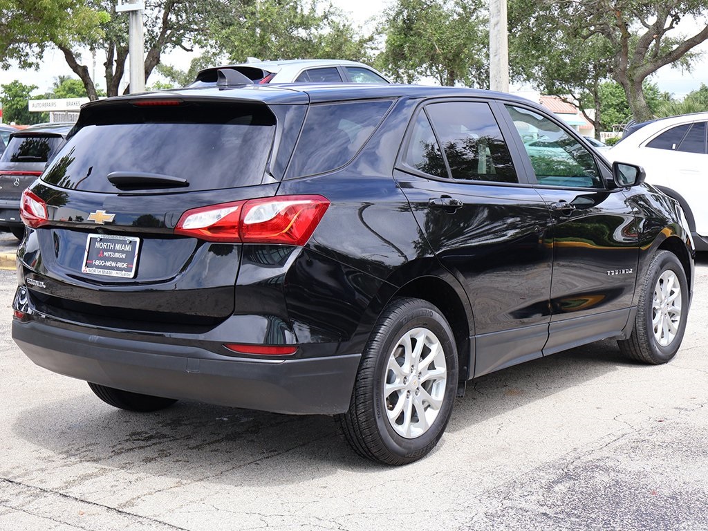 2021 Chevrolet Equinox LS photo 3