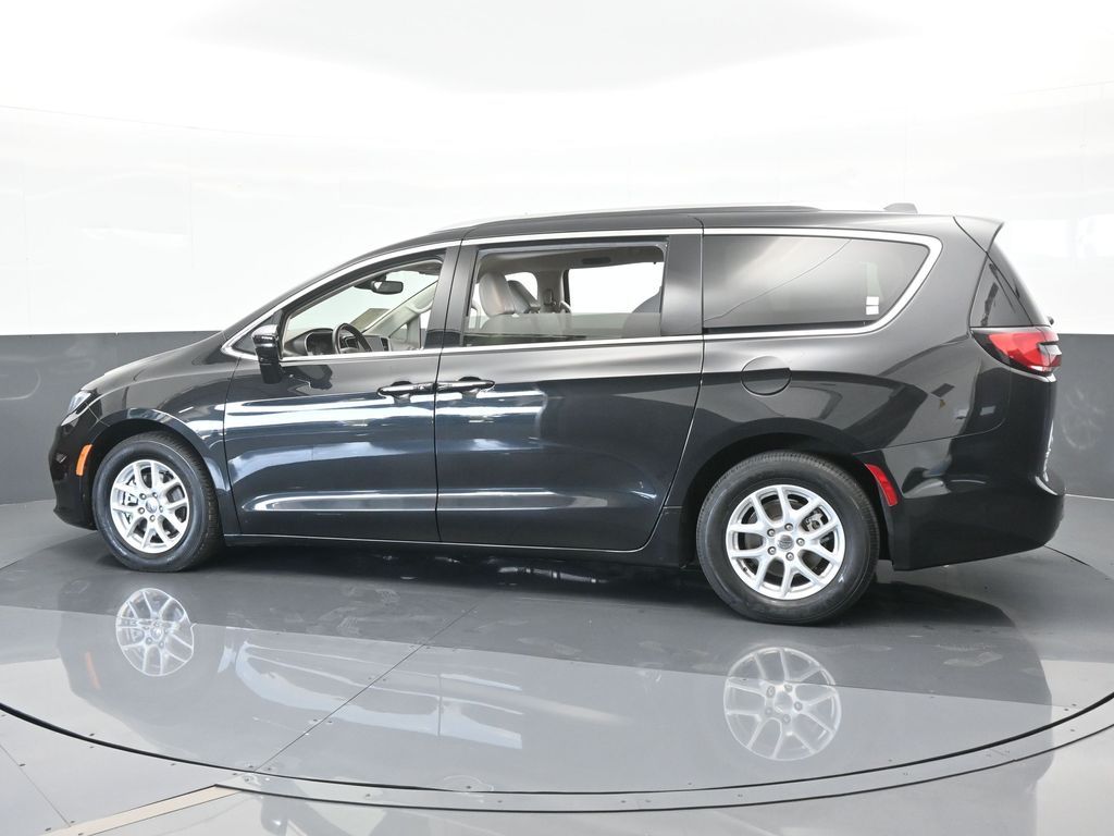 2021 Chrysler Pacifica Touring L photo 3