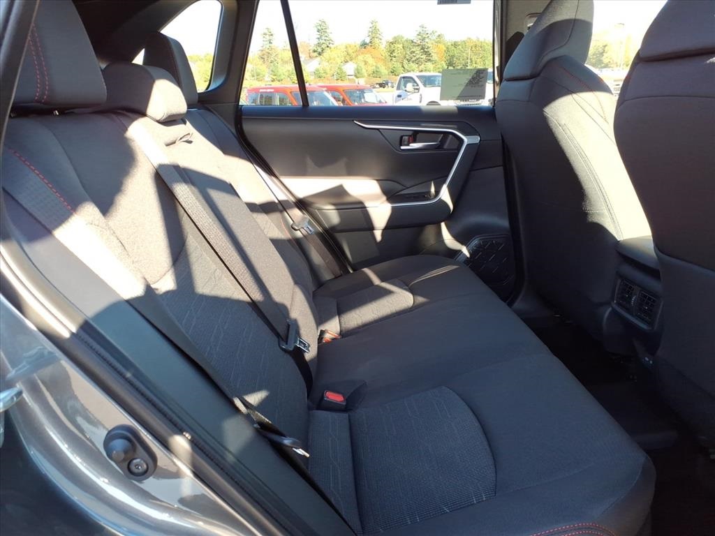 2025 Toyota RAV4 Hybrid SE photo 4