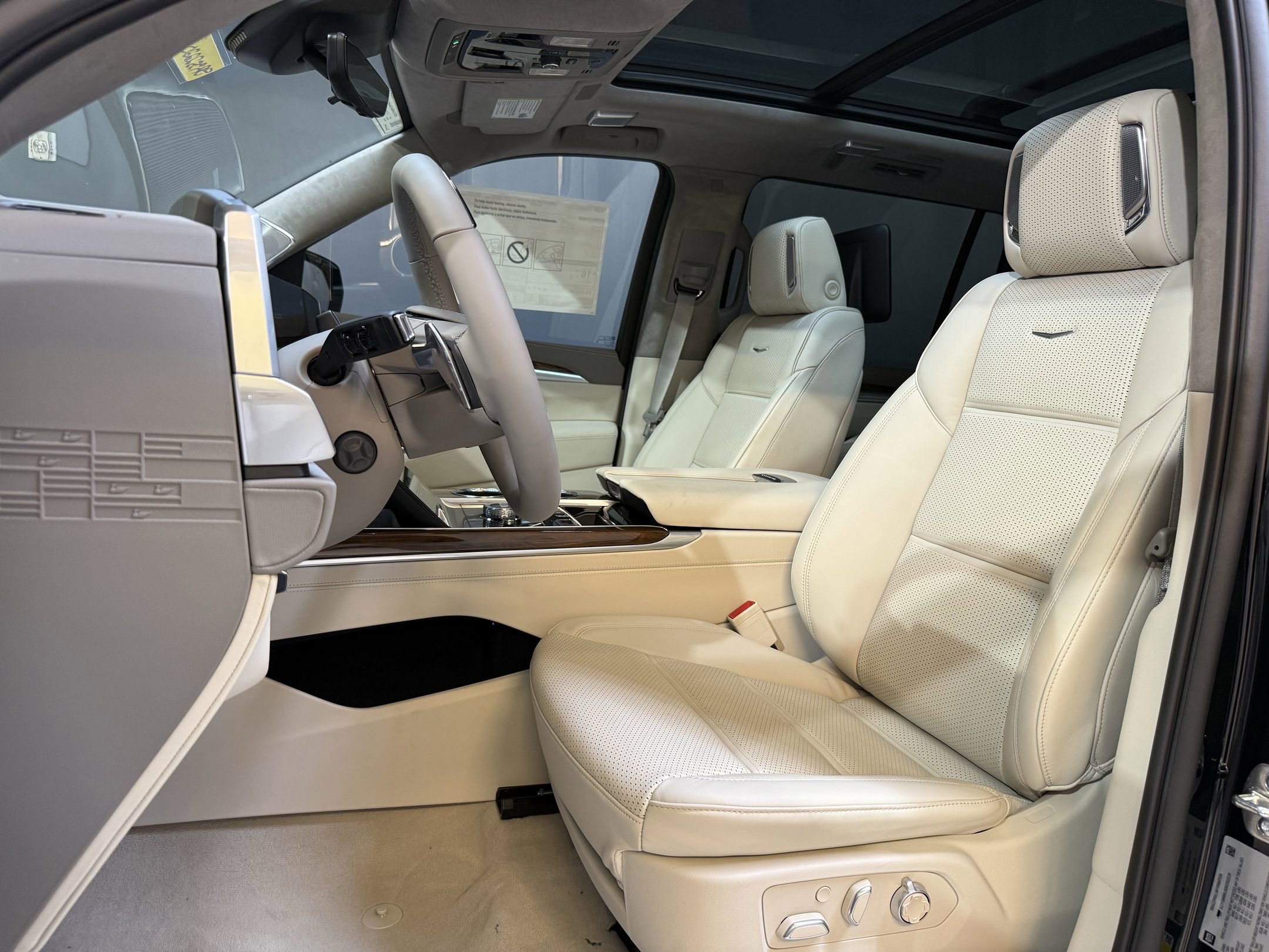 2025 Cadillac Escalade ESV Sport Platinum photo 4