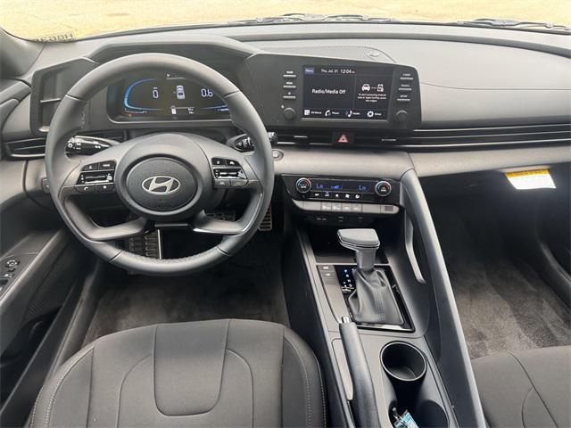 2025 Hyundai Elantra SEL Sport photo 18