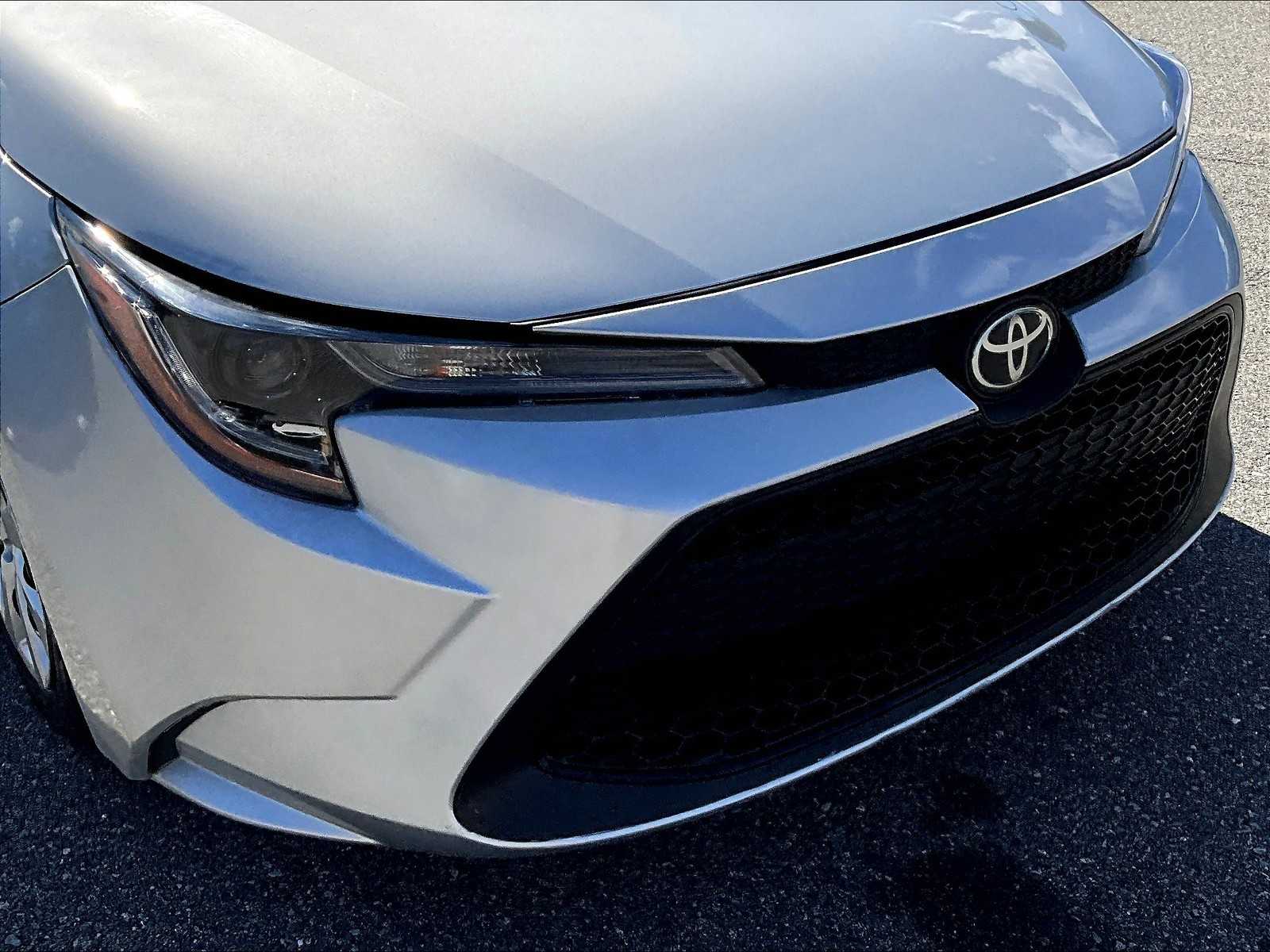 2021 Toyota Corolla LE photo 31