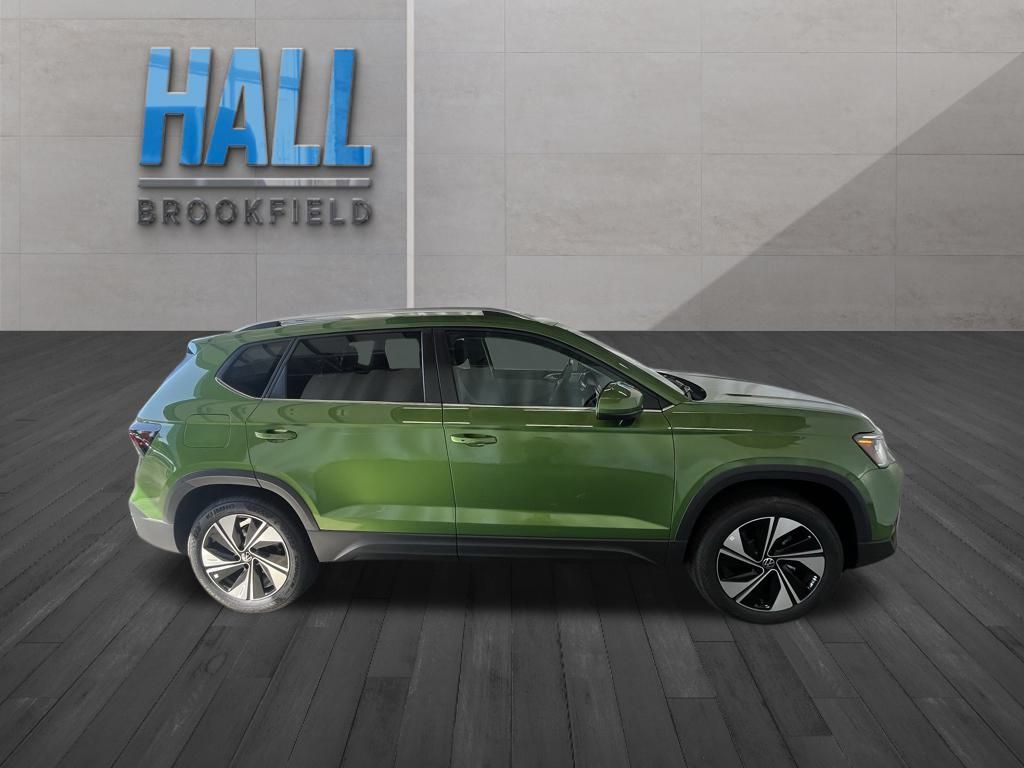 2025 Volkswagen Taos SE photo 5