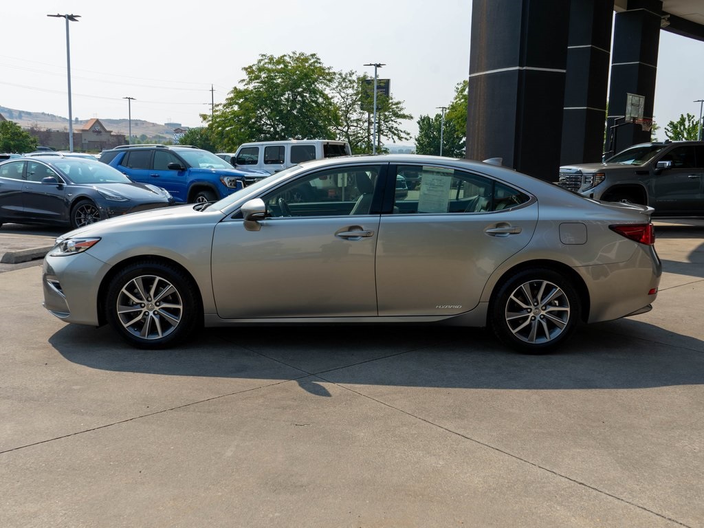 2017 Lexus ES 300h photo 4