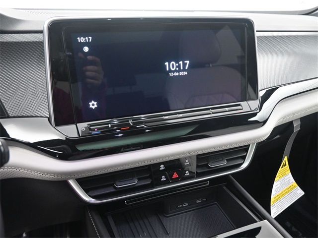 2025 Volkswagen Atlas Cross Sport SEL Premium R-Line photo 3