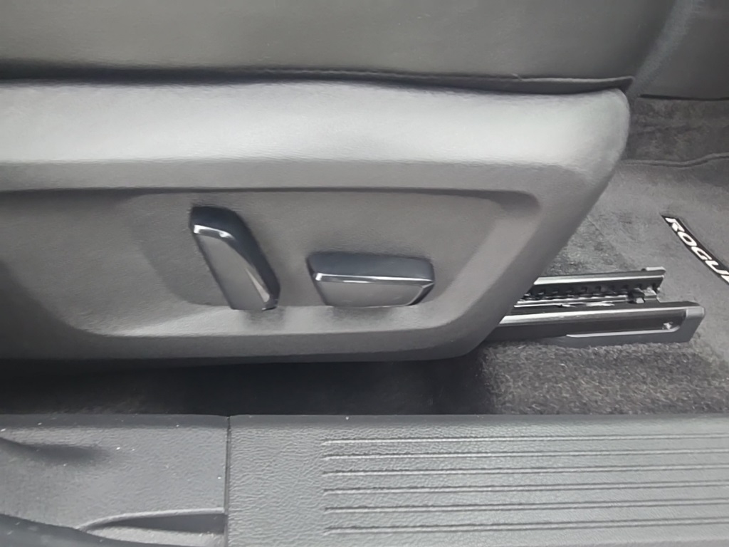 2023 Nissan Rogue Platinum photo 25