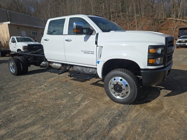 2024 Chevrolet Silverado 4500 Medium Duty Chassis Cab Work Truck's photo
