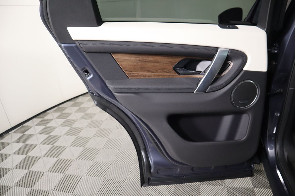2025 Land Rover Discovery Sport S photo 23