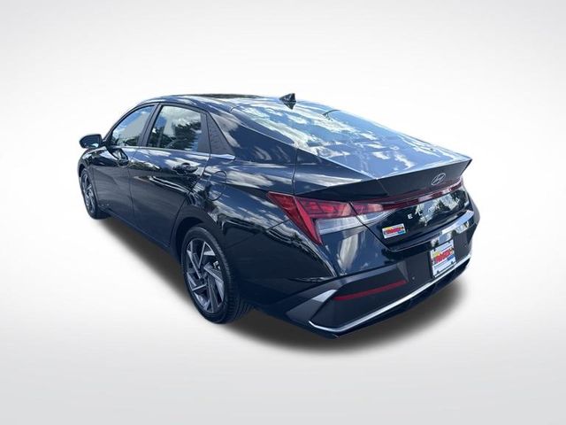 2024 Hyundai Elantra Limited photo 3