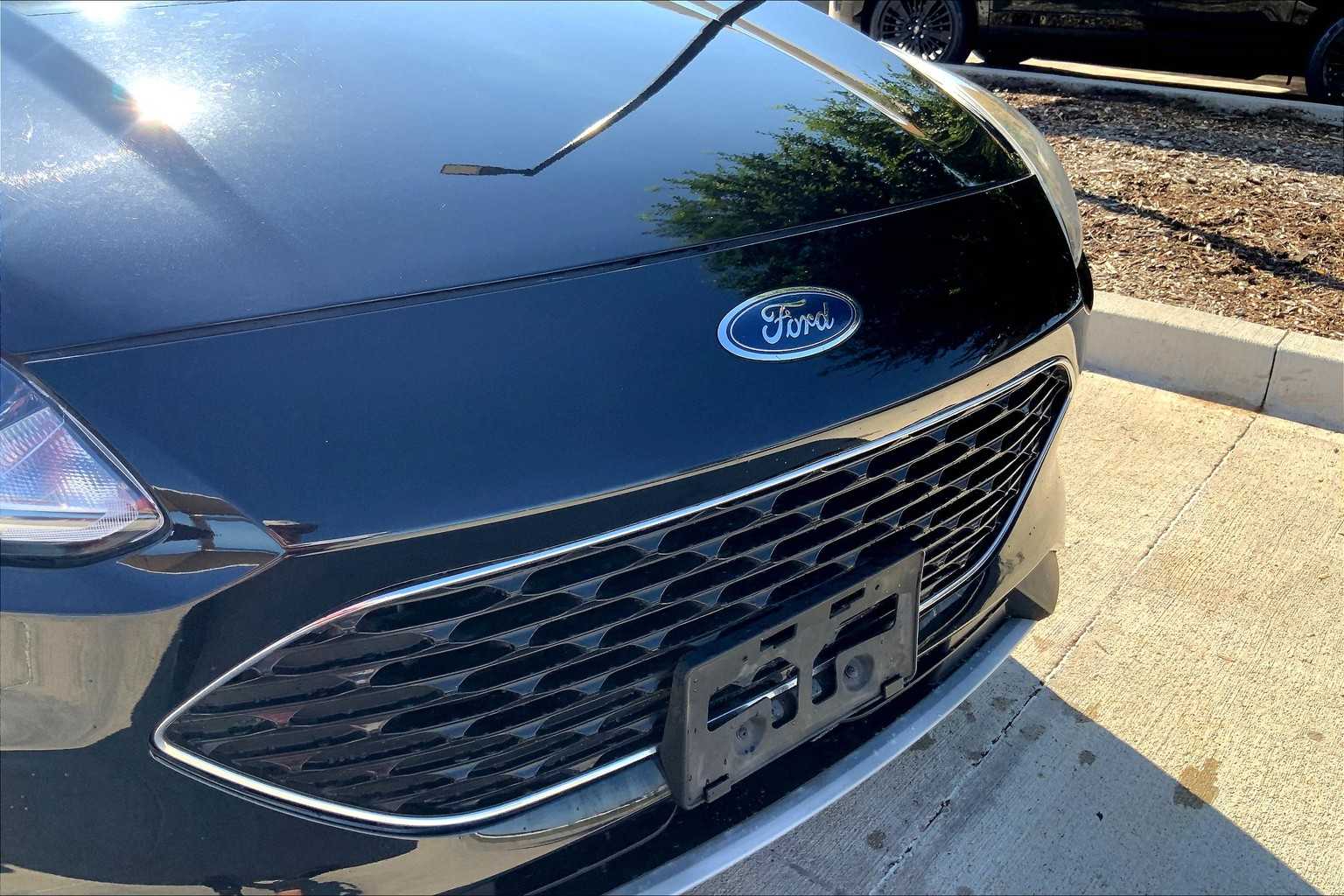2022 Ford Escape SEL photo 28