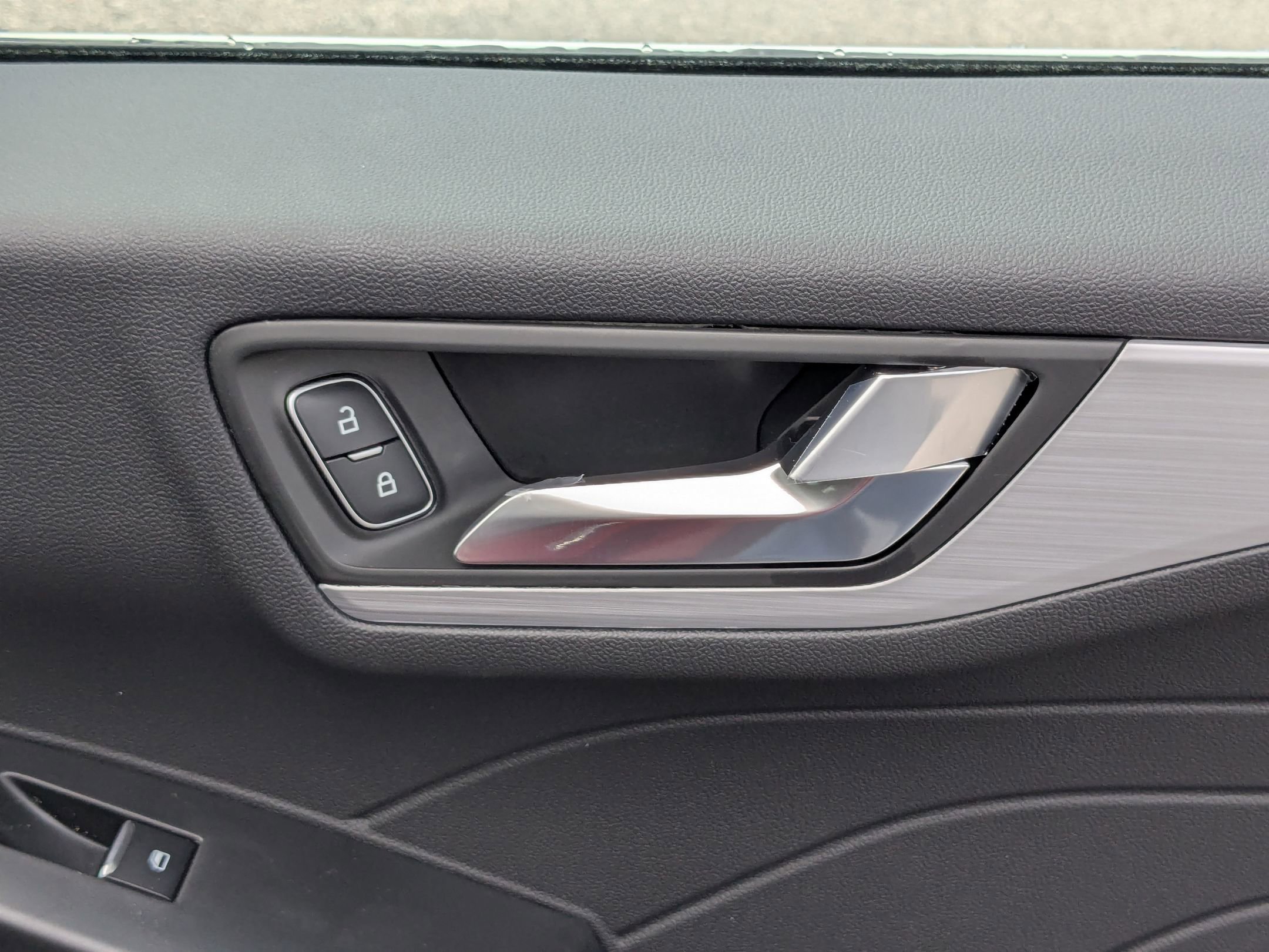 2025 Ford Escape Plug-In Hybrid photo 33