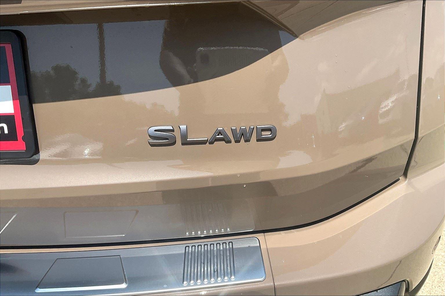 2025 Nissan Rogue SL photo 8