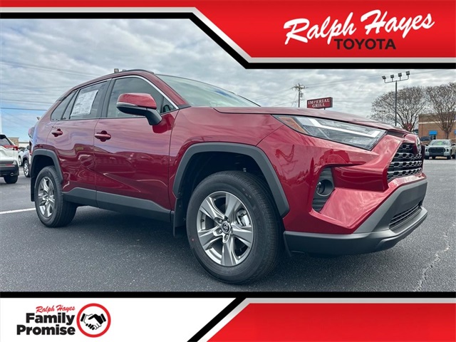 2025 Toyota RAV4 XLE's photo