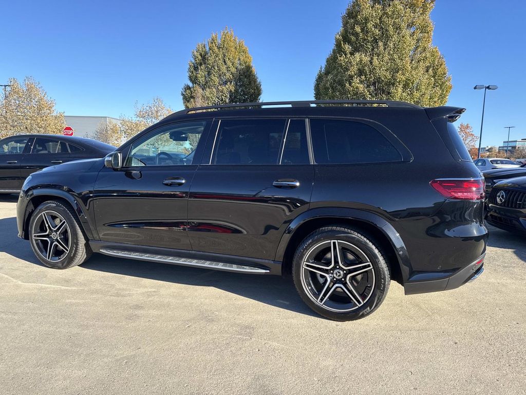 2026 Mercedes Benz GLS 450 4MATIC photo 2