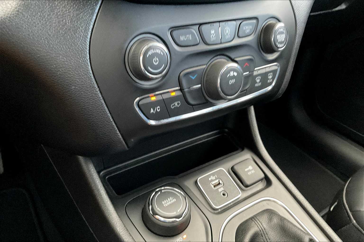 2019 Jeep Cherokee Latitude photo 29