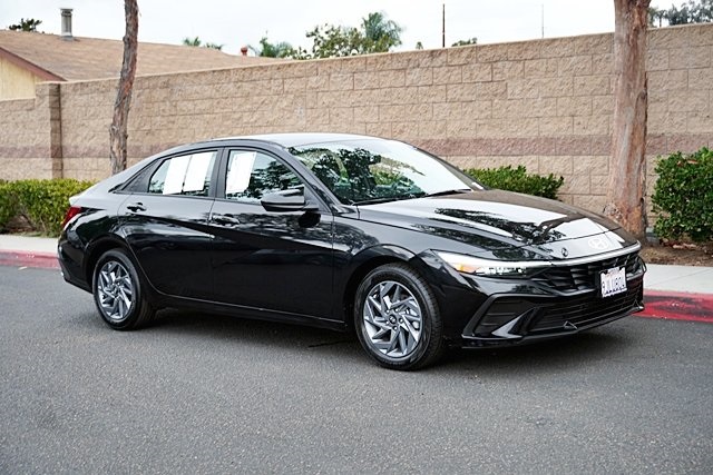 2024 Hyundai Elantra SEL photo 5